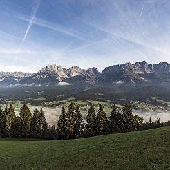 Landschaft Panorama von Bergen und Wiesen