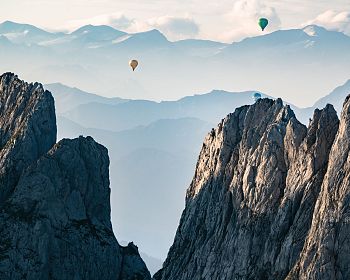 gipfel-mit-heissluftballons-wilder-kaiser-foto-daniel-fischer-1-1